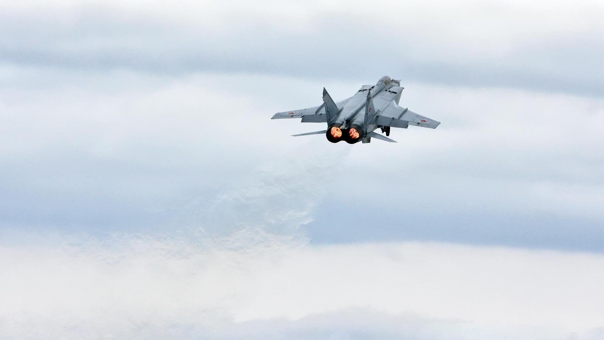 开云·体育官网APP下载-“马丁·高尔西的战术思维与防守能力，引领阿根廷橄榄球发展”